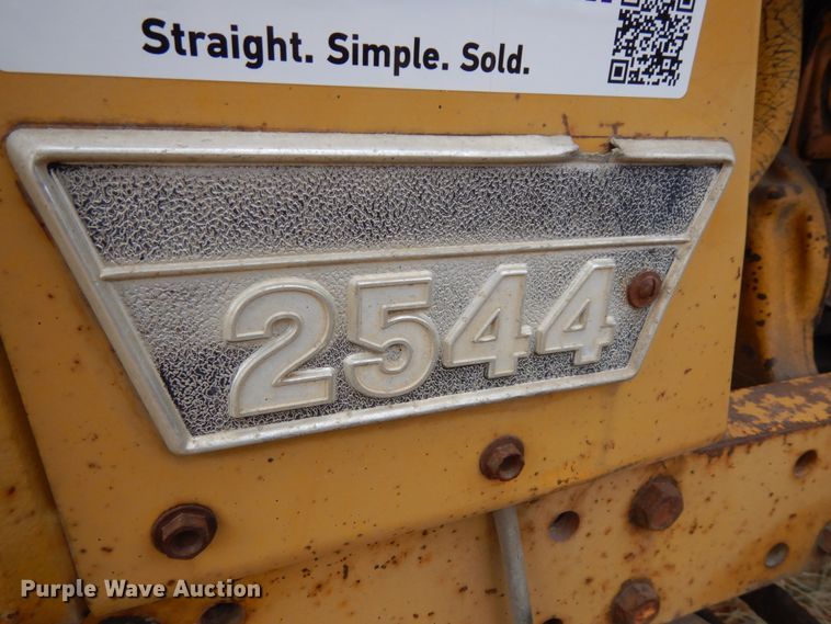 image for item DJ5787 1970 International I2554  tractor