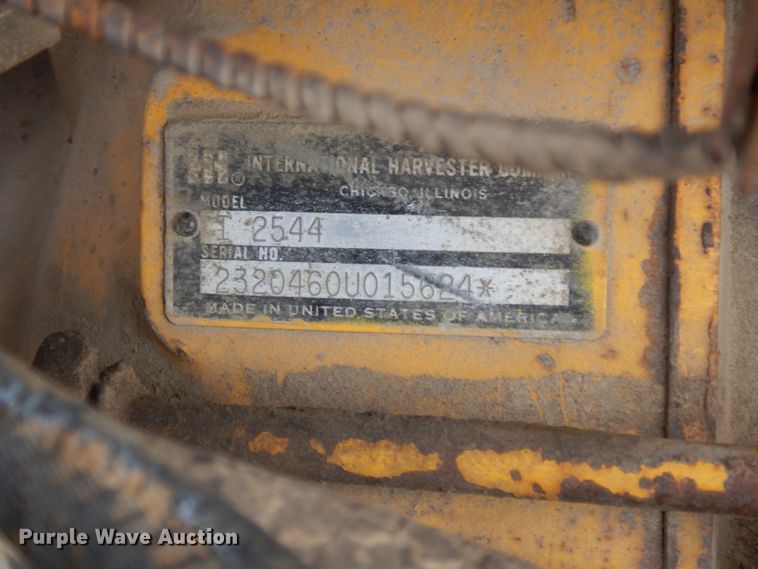 image for item DJ5787 1970 International I2554  tractor