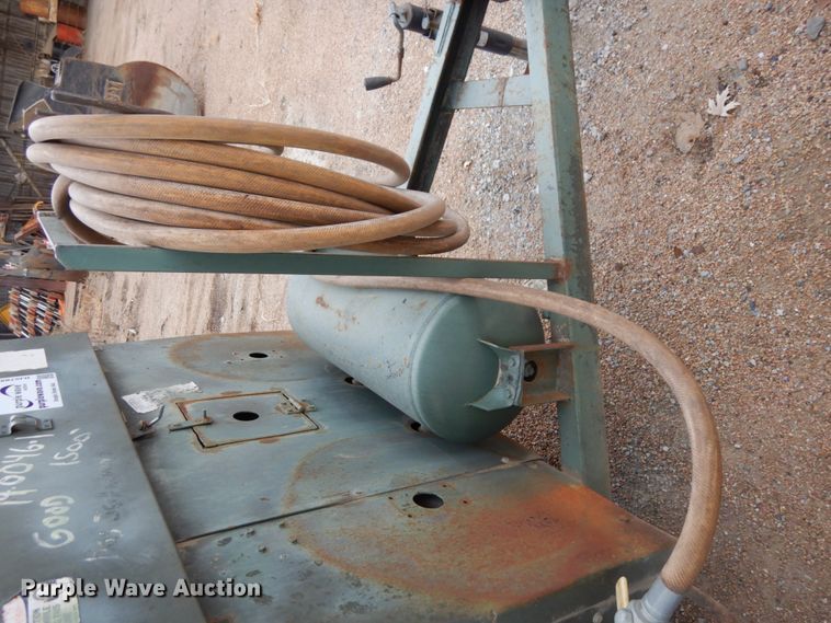 image for item DJ5788 1993 Davey 14M125  air compressor