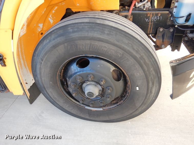 image for item DJ6860 2007 Freightliner Thomas  school bus