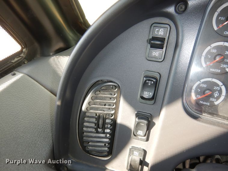 image for item DJ6860 2007 Freightliner Thomas  school bus