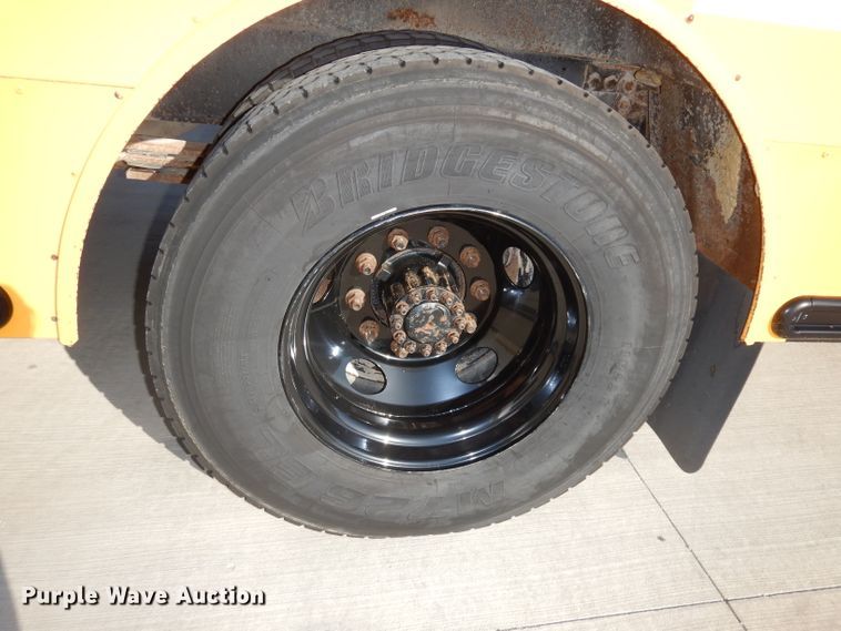 image for item DJ6860 2007 Freightliner Thomas  school bus