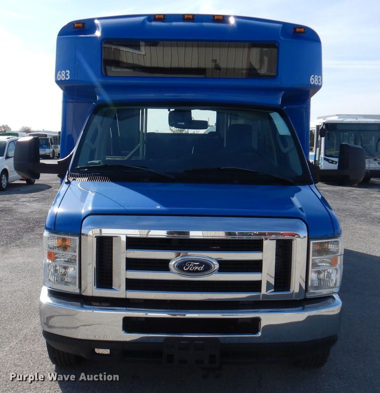 image for item DY9573 2015 Ford Econoline E450 Super Duty  shuttle bus