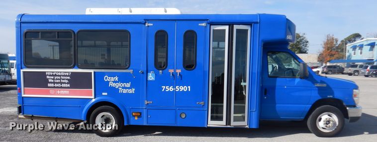 image for item DY9573 2015 Ford Econoline E450 Super Duty  shuttle bus