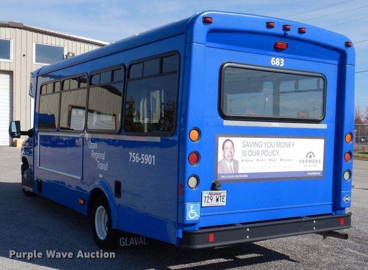 image for item DY9573 2015 Ford Econoline E450 Super Duty  shuttle bus