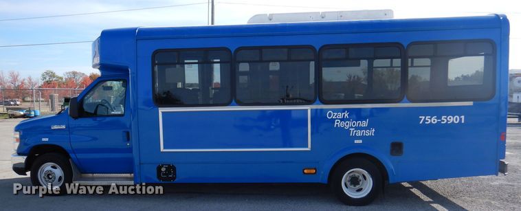 image for item DY9573 2015 Ford Econoline E450 Super Duty  shuttle bus