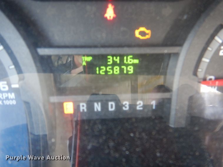 image for item DY9573 2015 Ford Econoline E450 Super Duty  shuttle bus