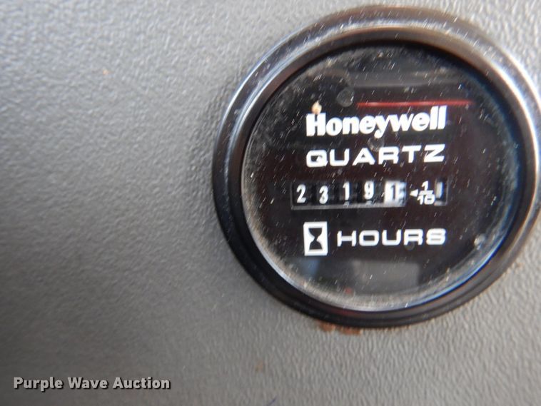 image for item DY9573 2015 Ford Econoline E450 Super Duty  shuttle bus