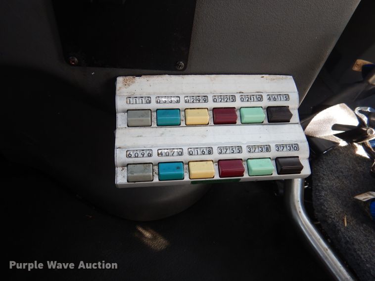 image for item DY9573 2015 Ford Econoline E450 Super Duty  shuttle bus