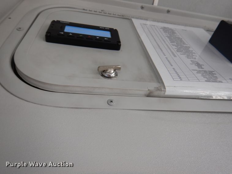 image for item DY9573 2015 Ford Econoline E450 Super Duty  shuttle bus