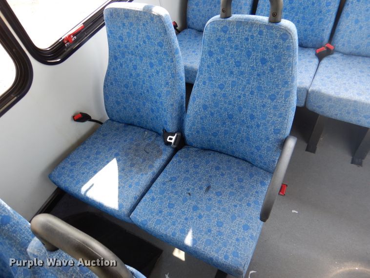 image for item DY9573 2015 Ford Econoline E450 Super Duty  shuttle bus