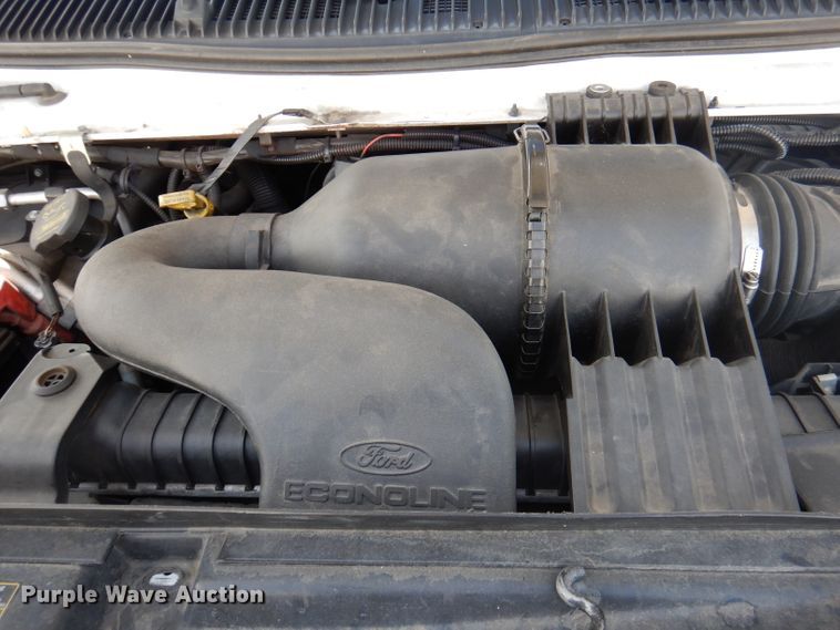 image for item DY9573 2015 Ford Econoline E450 Super Duty  shuttle bus