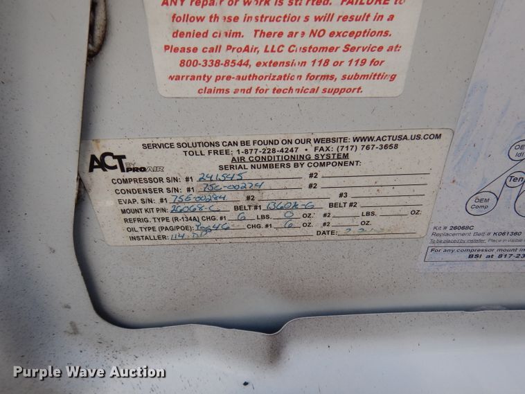 image for item DY9573 2015 Ford Econoline E450 Super Duty  shuttle bus