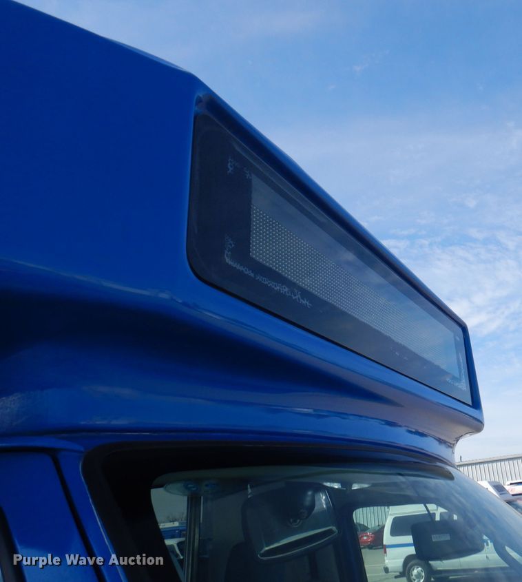 image for item DY9573 2015 Ford Econoline E450 Super Duty  shuttle bus