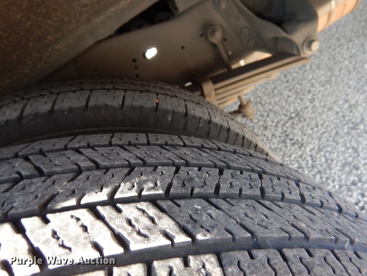 image for item DY9573 2015 Ford Econoline E450 Super Duty  shuttle bus