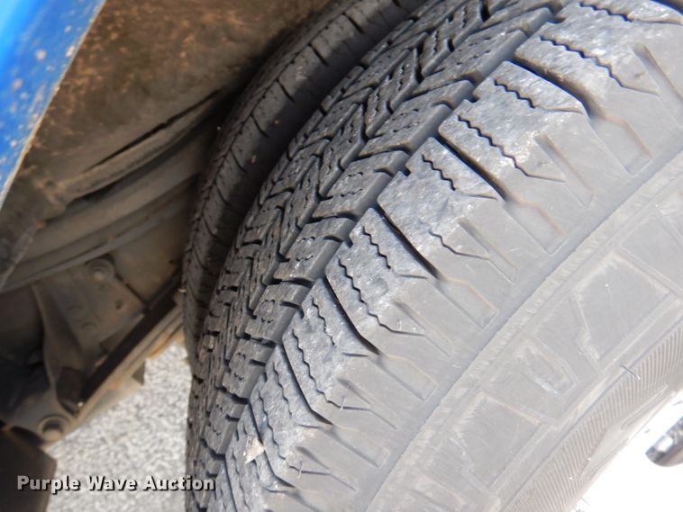 image for item DY9573 2015 Ford Econoline E450 Super Duty  shuttle bus