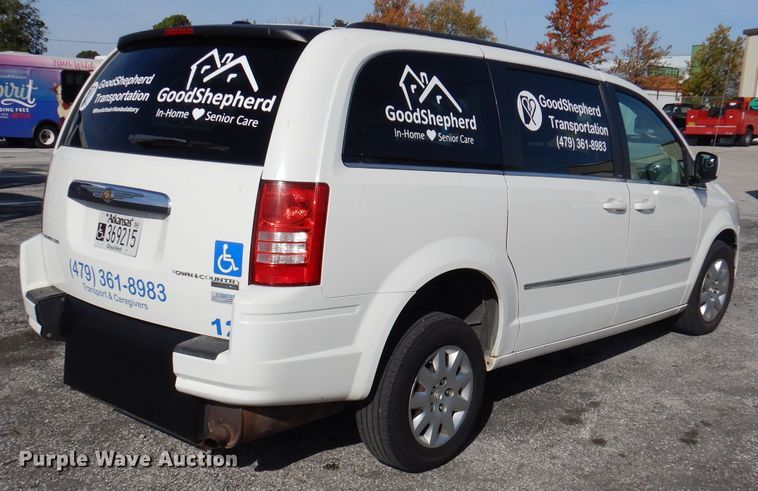 image for item DY9574 2010 Chrysler Town & Country  handicap accessible van