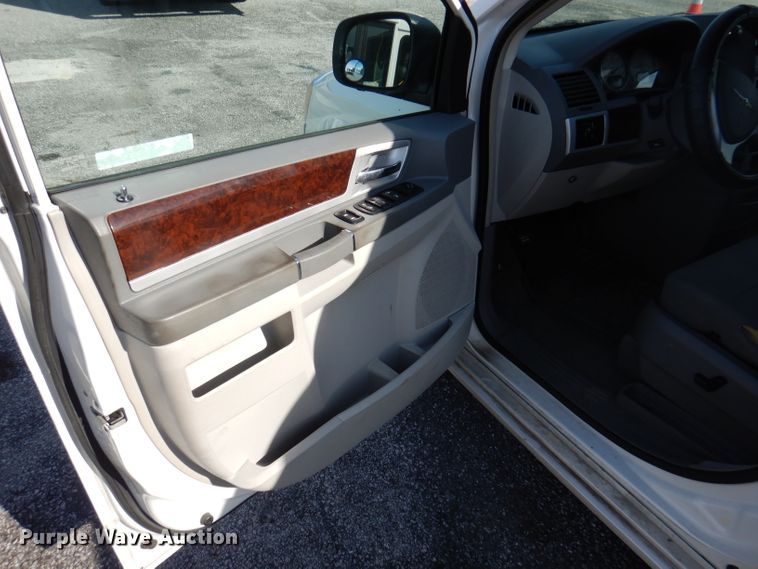 image for item DY9574 2010 Chrysler Town & Country  handicap accessible van