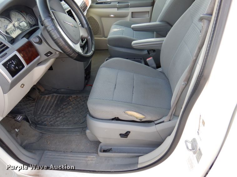 image for item DY9574 2010 Chrysler Town & Country  handicap accessible van