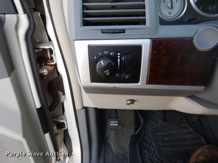 image for item DY9574 2010 Chrysler Town & Country  handicap accessible van