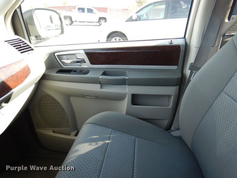 image for item DY9574 2010 Chrysler Town & Country  handicap accessible van