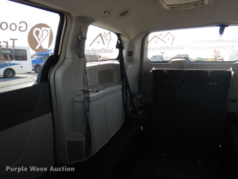 image for item DY9574 2010 Chrysler Town & Country  handicap accessible van
