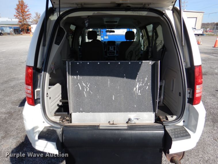 image for item DY9574 2010 Chrysler Town & Country  handicap accessible van