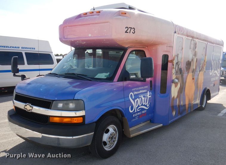 image for item DY9576 2010 Chevrolet Express G4500  shuttle bus