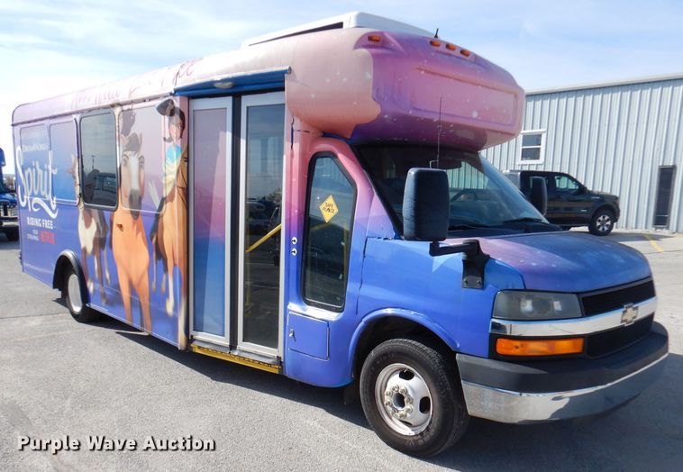 image for item DY9576 2010 Chevrolet Express G4500  shuttle bus