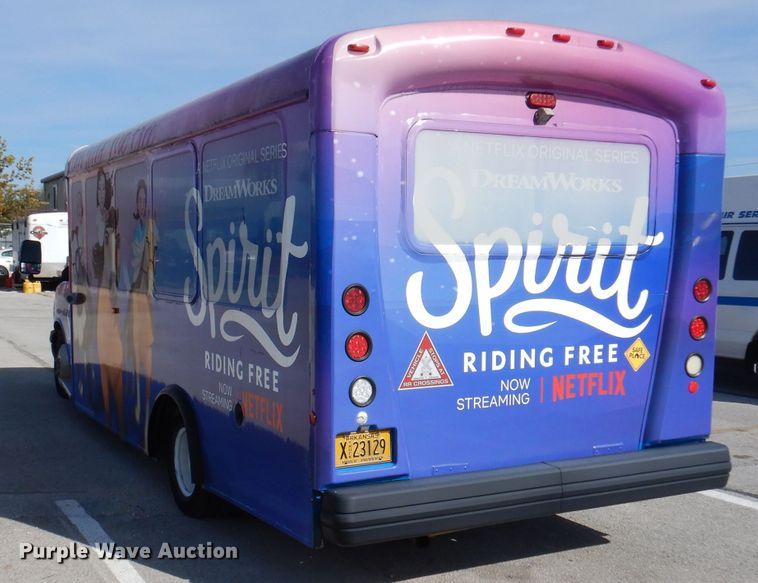 image for item DY9576 2010 Chevrolet Express G4500  shuttle bus