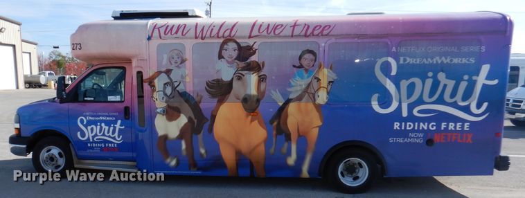 image for item DY9576 2010 Chevrolet Express G4500  shuttle bus