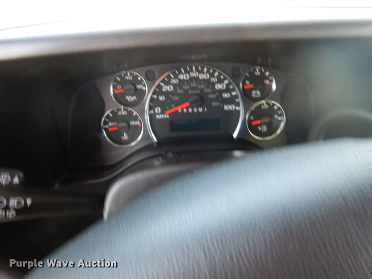 image for item DY9576 2010 Chevrolet Express G4500  shuttle bus