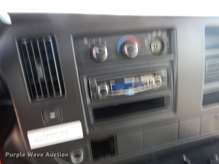 image for item DY9576 2010 Chevrolet Express G4500  shuttle bus