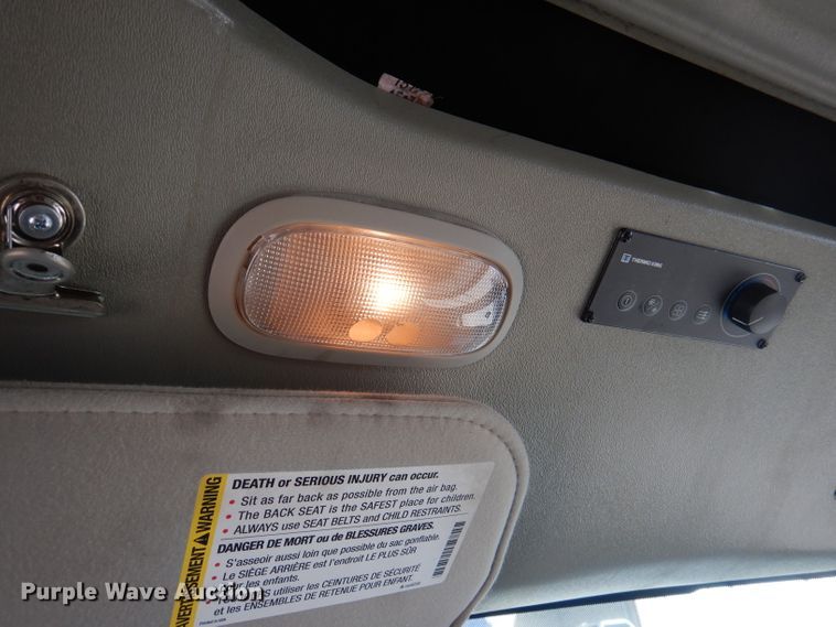 image for item DY9576 2010 Chevrolet Express G4500  shuttle bus