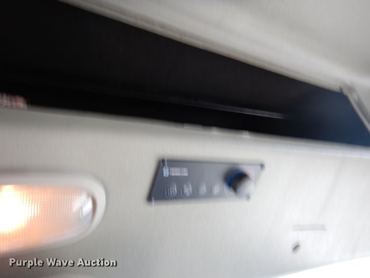 image for item DY9576 2010 Chevrolet Express G4500  shuttle bus