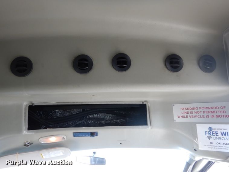 image for item DY9576 2010 Chevrolet Express G4500  shuttle bus