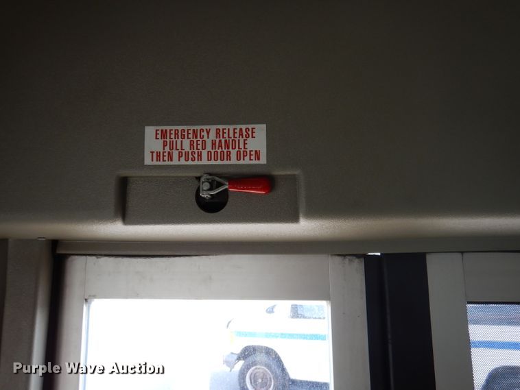 image for item DY9576 2010 Chevrolet Express G4500  shuttle bus