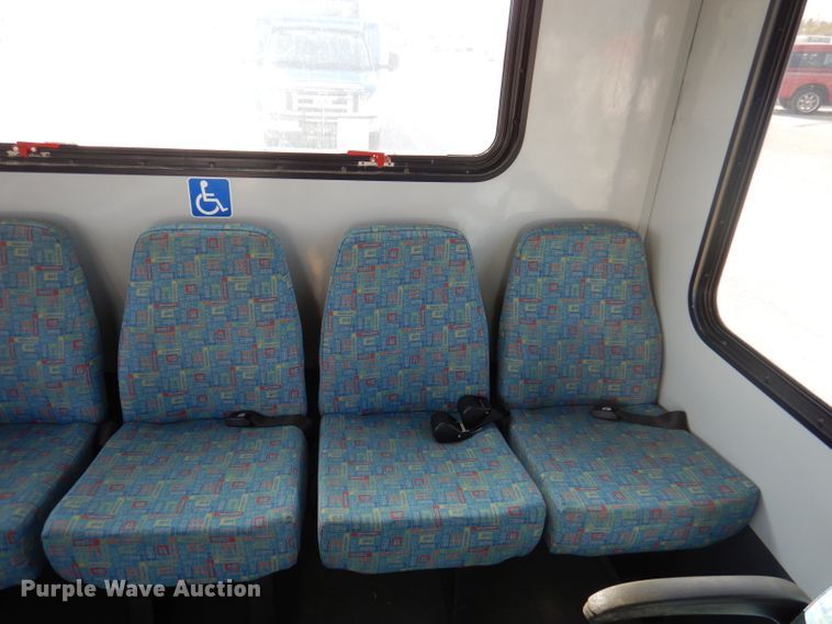 image for item DY9576 2010 Chevrolet Express G4500  shuttle bus