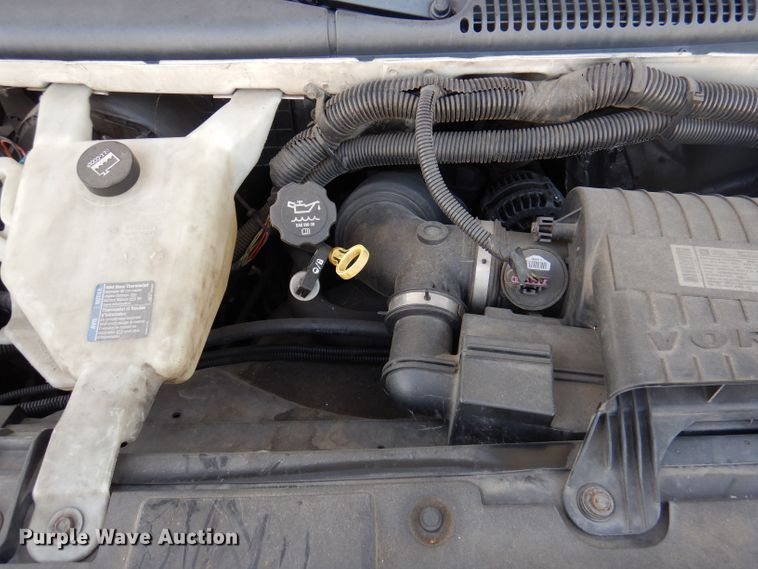 image for item DY9576 2010 Chevrolet Express G4500  shuttle bus