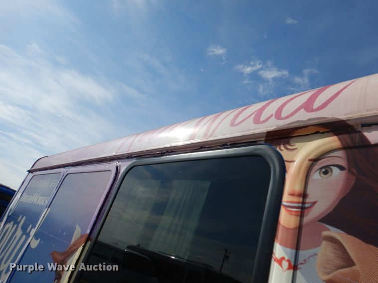 image for item DY9576 2010 Chevrolet Express G4500  shuttle bus