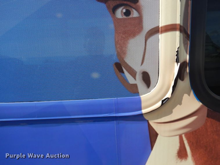 image for item DY9576 2010 Chevrolet Express G4500  shuttle bus