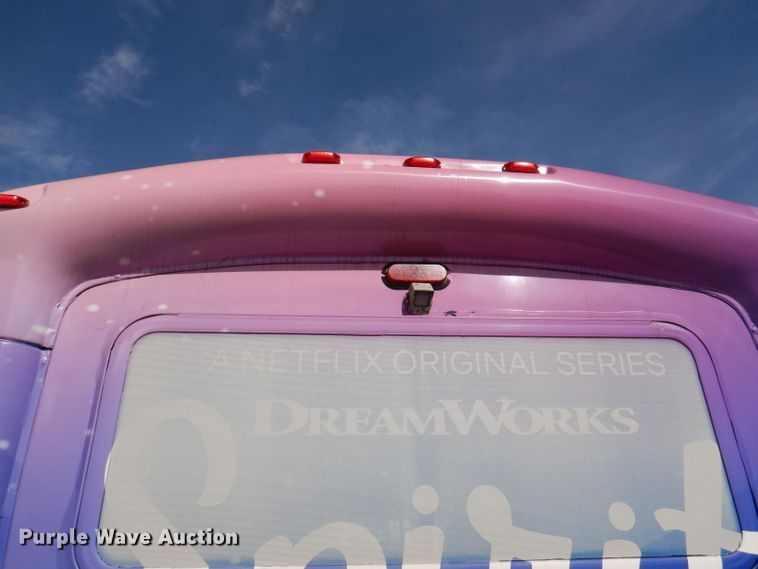 image for item DY9576 2010 Chevrolet Express G4500  shuttle bus