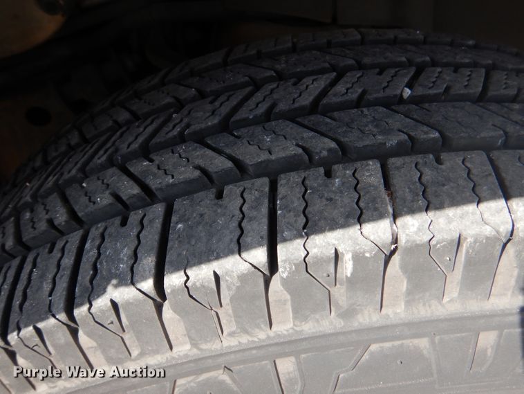 image for item DY9576 2010 Chevrolet Express G4500  shuttle bus