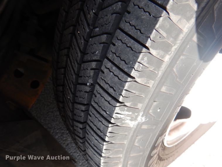 image for item DY9576 2010 Chevrolet Express G4500  shuttle bus