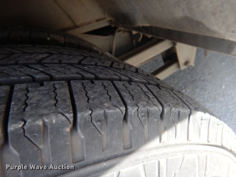 image for item DY9576 2010 Chevrolet Express G4500  shuttle bus