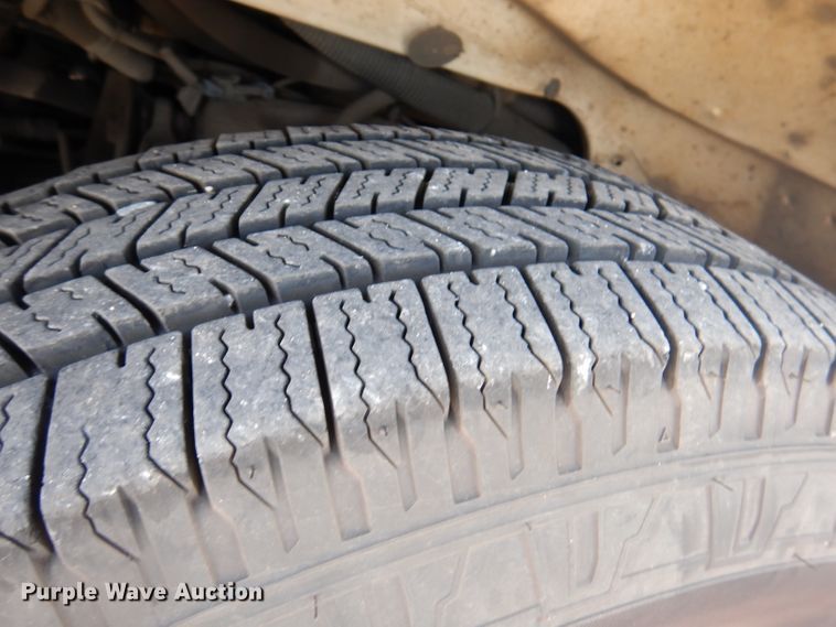 image for item DY9576 2010 Chevrolet Express G4500  shuttle bus