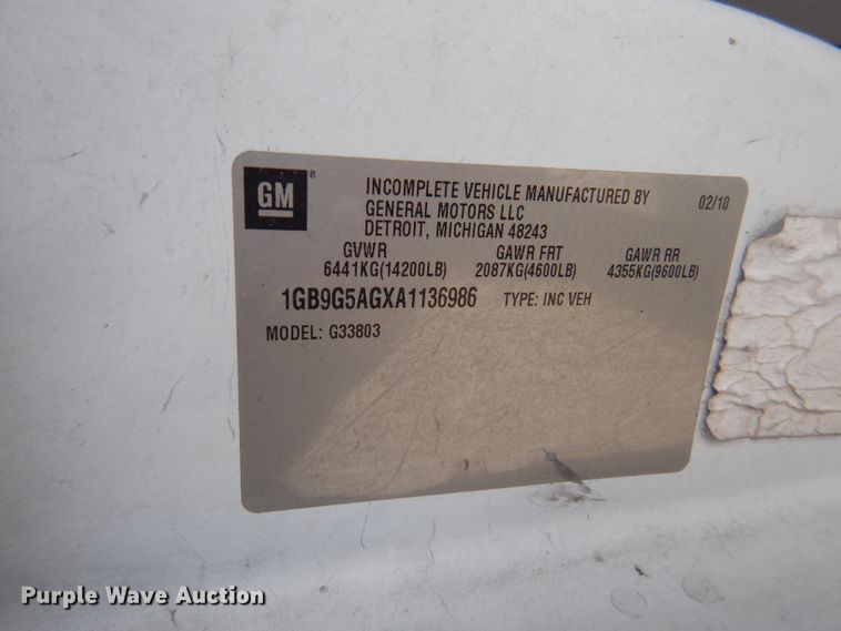 image for item DY9576 2010 Chevrolet Express G4500  shuttle bus