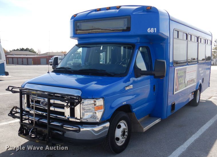 image for item DY9577 2015 Ford Econoline E450 Super Duty  shuttle bus