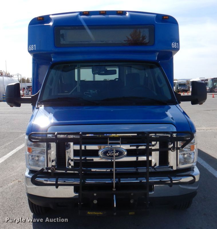 image for item DY9577 2015 Ford Econoline E450 Super Duty  shuttle bus