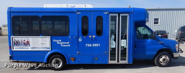 image for item DY9577 2015 Ford Econoline E450 Super Duty  shuttle bus